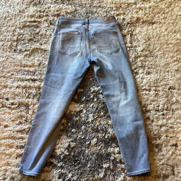 SIGNATURE LEVI'S STRAUSS Mid Rise Slim Cuffed Jeans Women’s Size 8 - Picture 6 of 8